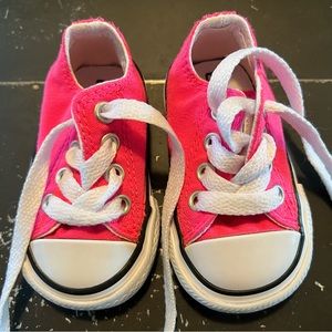 EUC Infant Converse Chuck Taylor All Star Knockout Pink Sneakers